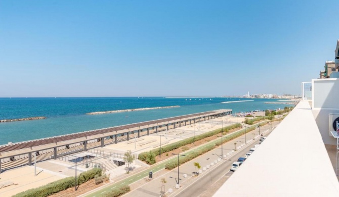 Waterfront Apartment with seaview balcony