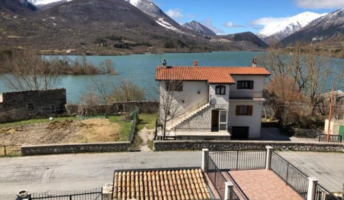 Casa sul Lago Parco Nazionale d'Abruzzo - House on the lake side