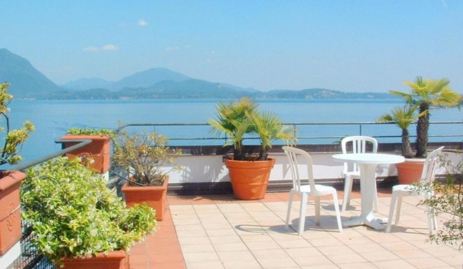 Cozy Mansion near Lake in Baveno Italy