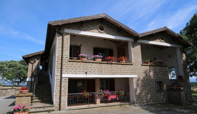 Farmhouse with pool in an area with history nature and art