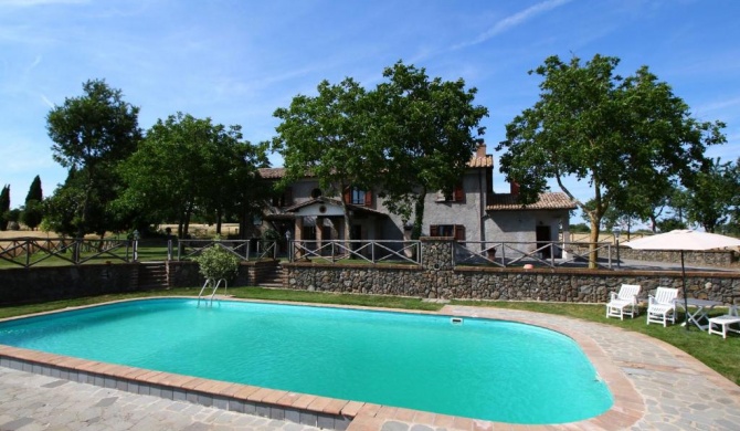 Farmhouse with pool in an area with history, nature and art