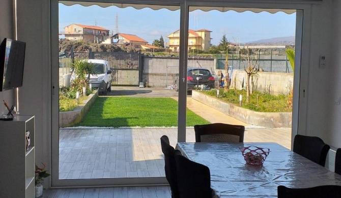 Lovely bungalow in Belpasso with garden and Etna view