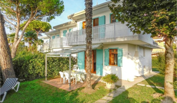 Awesome home in Bibione w/ 2 Bedrooms