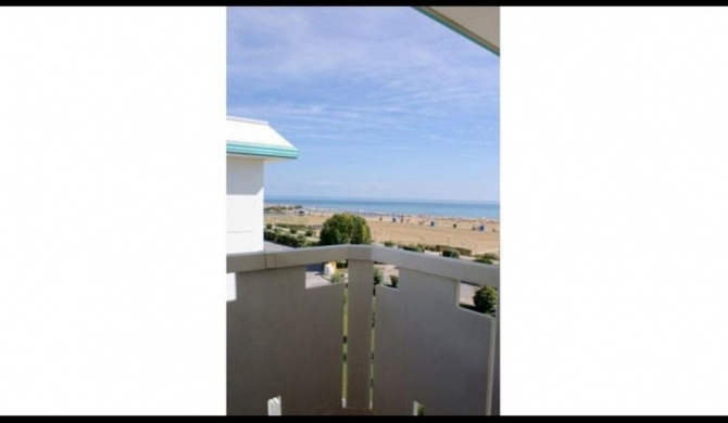 Beachfront Condo Sea View - Airco - Covered Private Parking - Beach Place