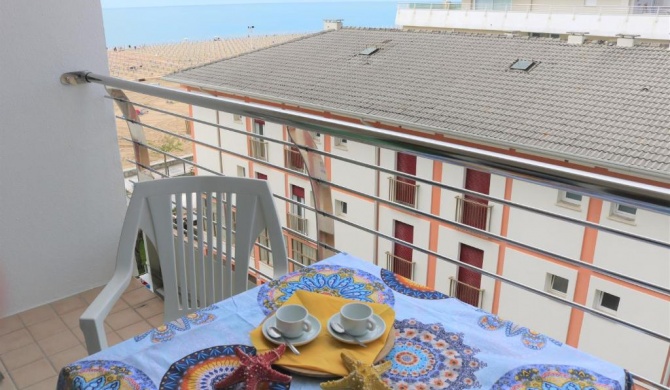 Spacious two bedrooms apartment on the seafront for 6 people