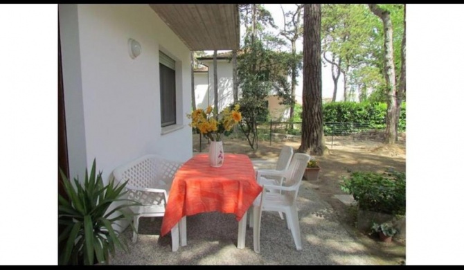 Three-room apartment in villa - ground floor - private garden