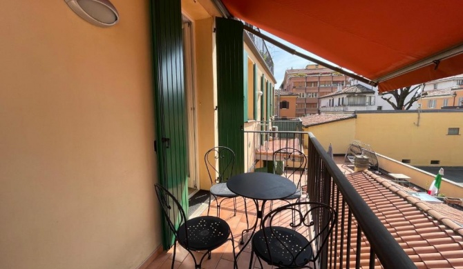 Crocetta Certosa Apartment con balcone