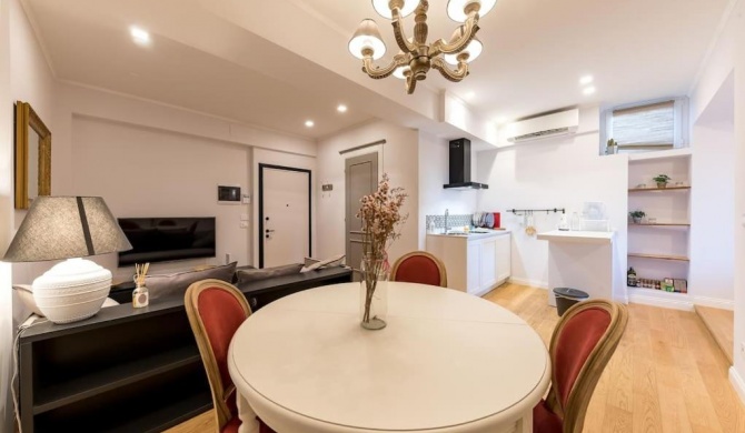 “D’Azeglio N.9” Luxury Panoramic Flat with Kitchen