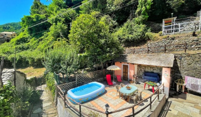 La casa con giardino, vicino al ruscello segreto