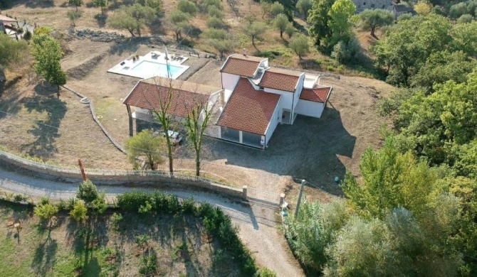 Villa Melles, bestaande uit een hoofdgebouw en een gastenverblijf