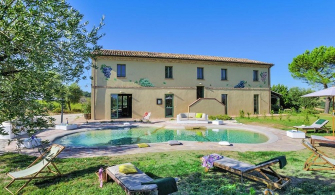 Beautiful Villa in Barchi with Private Pool