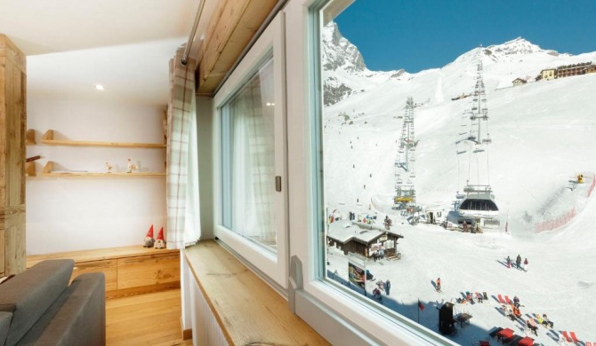 HelloChalet - Maison Rêve Blanc - ski in ski out access in front of Cretaz Lift in the heart of center