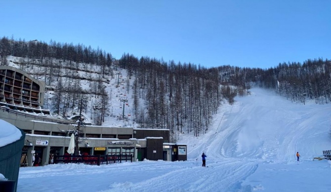 Ski in - ski out Studio with Terrace in the Matterhorn ski resort